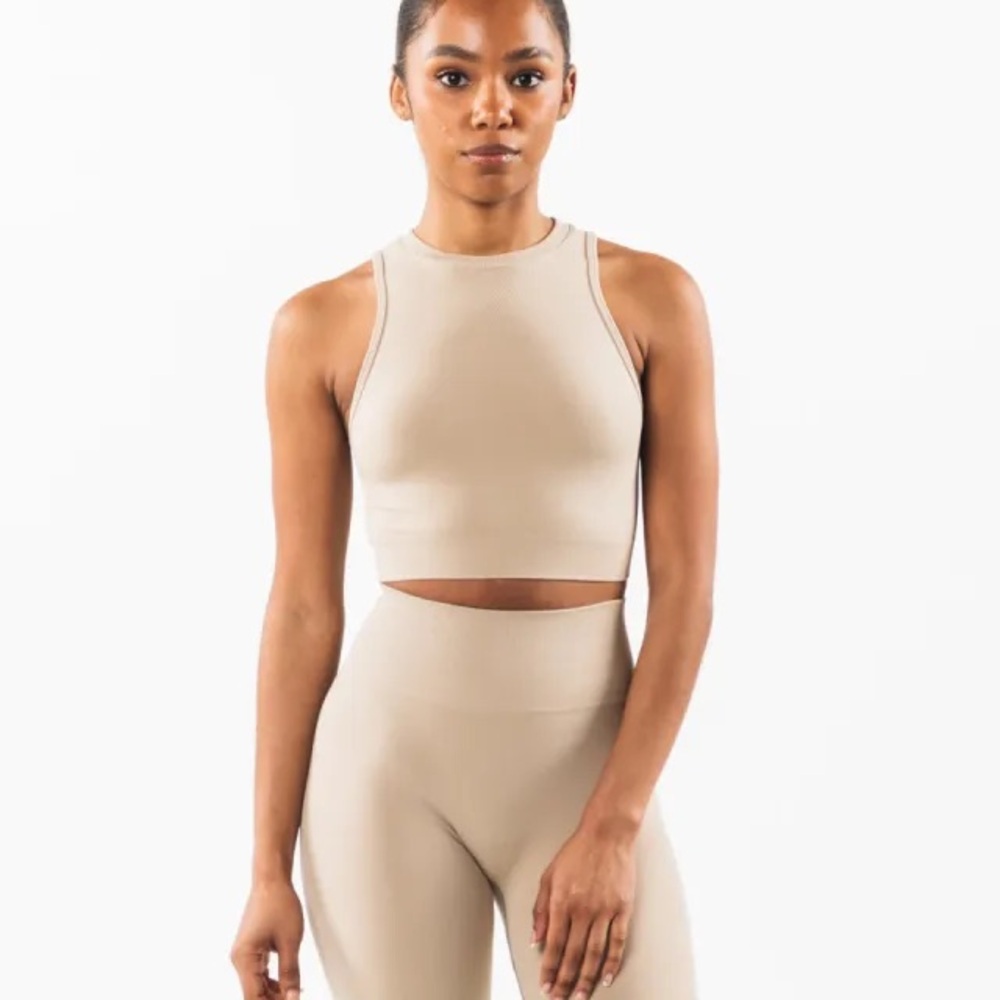 NWOT Alphalete Amplify Legging and Stratus Crop Top in Linen
